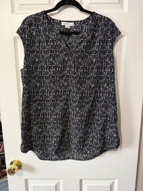 Liz Claiborne Black & White Textured Cap-Sleeve Blouse